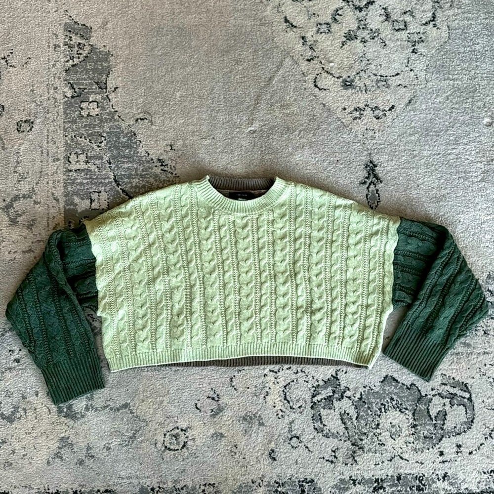 Color-block cropped sweater